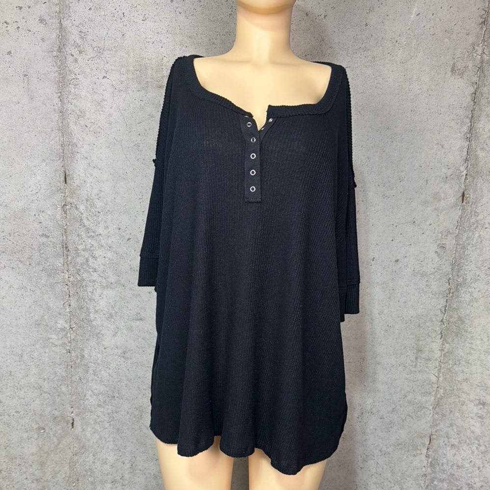 Three Bird Nest Leila Ribbed Henley oversized Top - Black - Picture 3 of 9